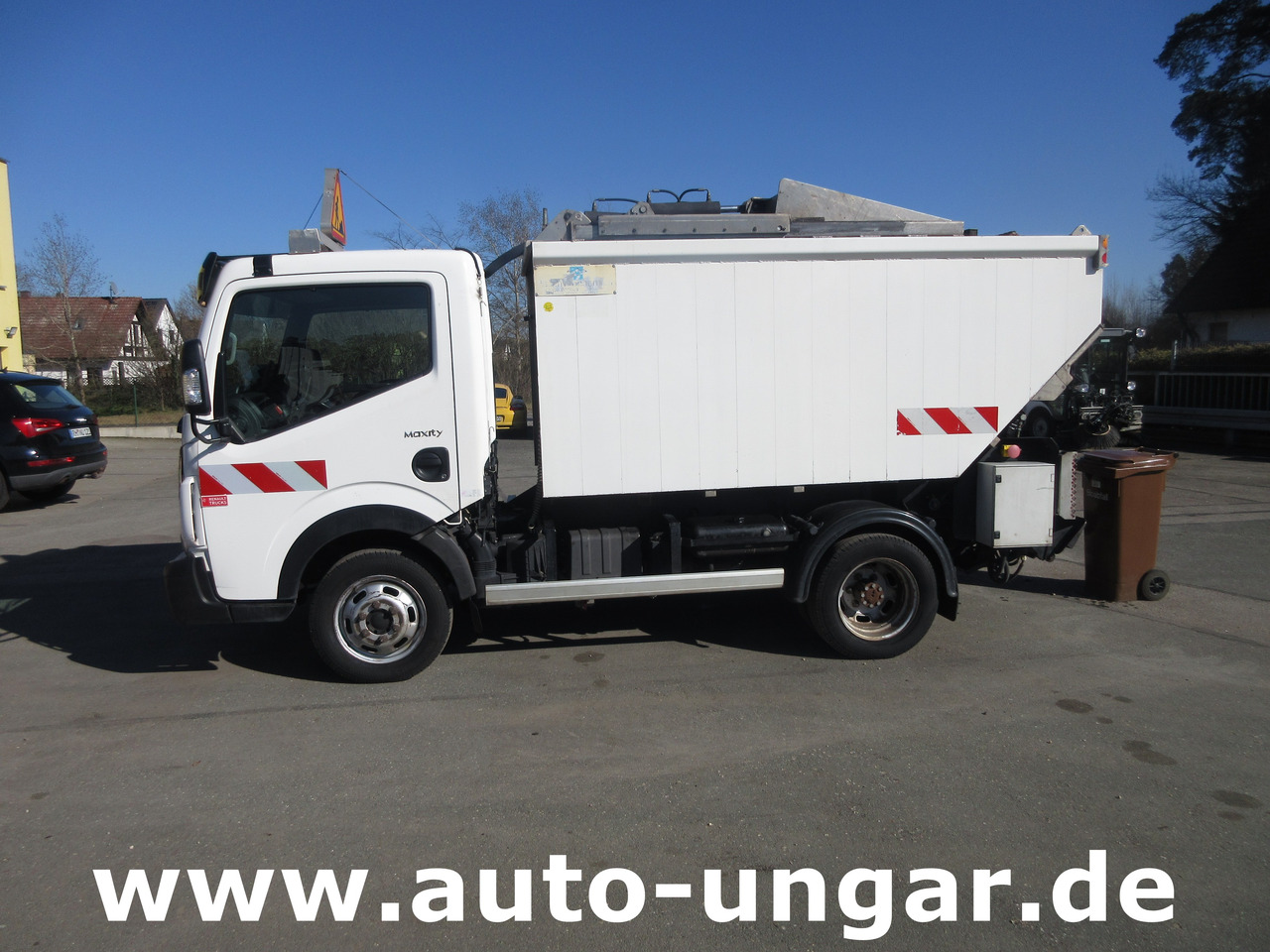 Renault Maxity 140 Müllwagen 3.500kg Lifter Presse Kipper Trittbrett Euro 5 - Мусоровоз: фото 2 Renault Maxity 140 Müllwagen 3.500kg Lifter Presse Kipper Trittbrett Euro 5 - Мусоровоз: фото 2