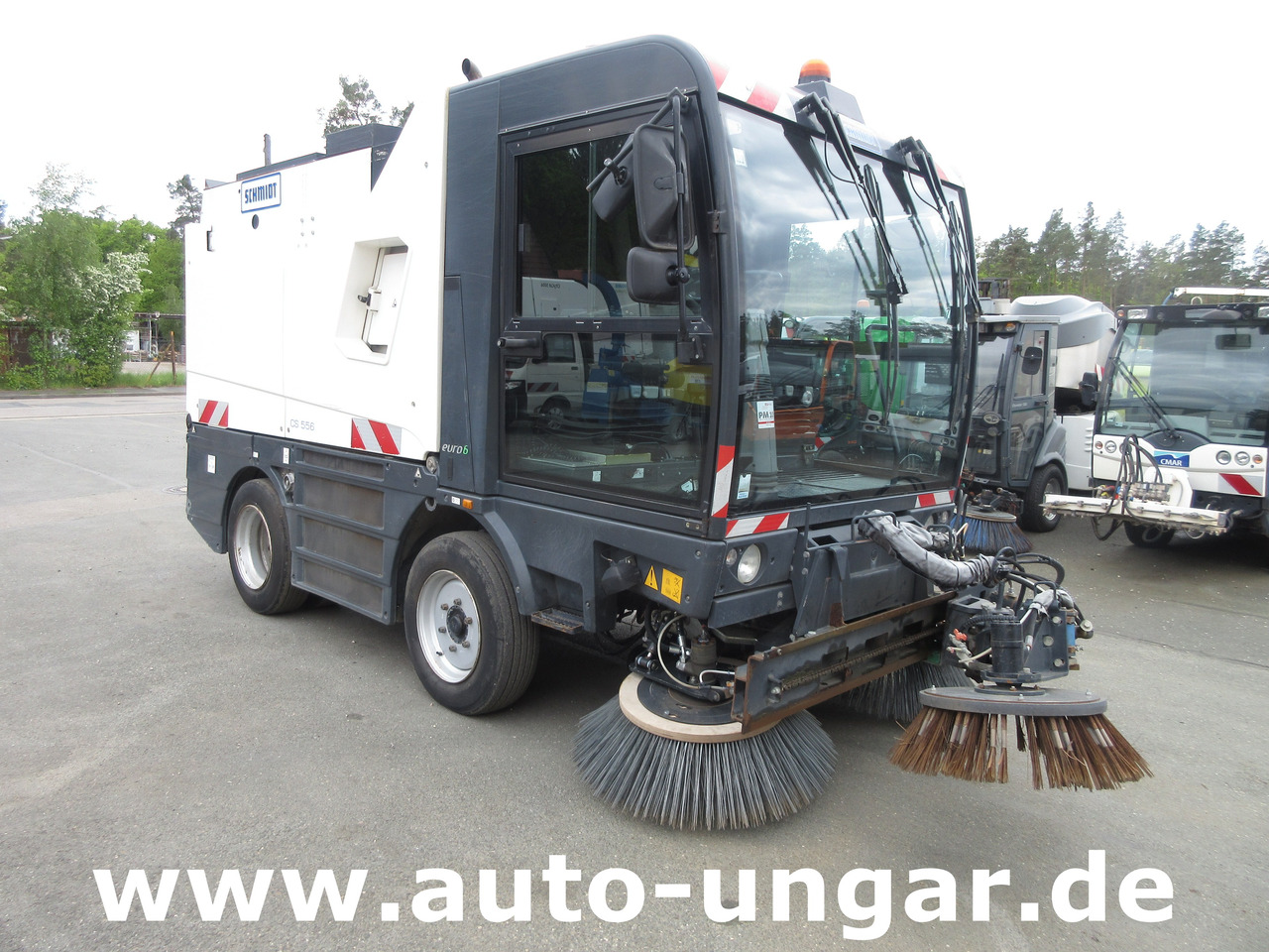 Schmidt Cleango 500 CS556 Euro 6 mit Wildkrautbesen Kehrmaschine aus 1. Hand - Подметально-уборочная машина: фото 1 Schmidt Cleango 500 CS556 Euro 6 mit Wildkrautbesen Kehrmaschine aus 1. Hand - Подметально-уборочная машина: фото 1
