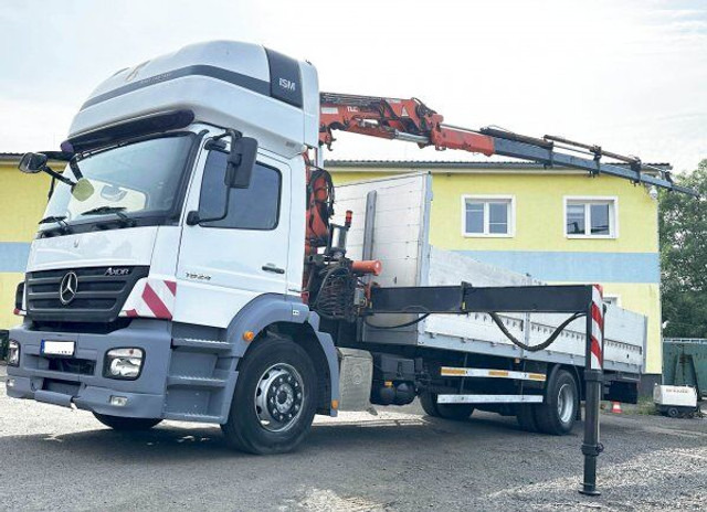 Mercedes-Benz Axor 1824 - Грузовик бортовой/ Платформа, Автоманипулятор: фото 1 Mercedes-Benz Axor 1824 - Грузовик бортовой/ Платформа, Автоманипулятор: фото 1