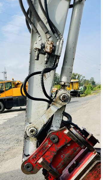 Мини-экскаватор Takeuchi 7t TB175 powertilt: фото 9 Мини-экскаватор Takeuchi 7t TB175 powertilt: фото 9