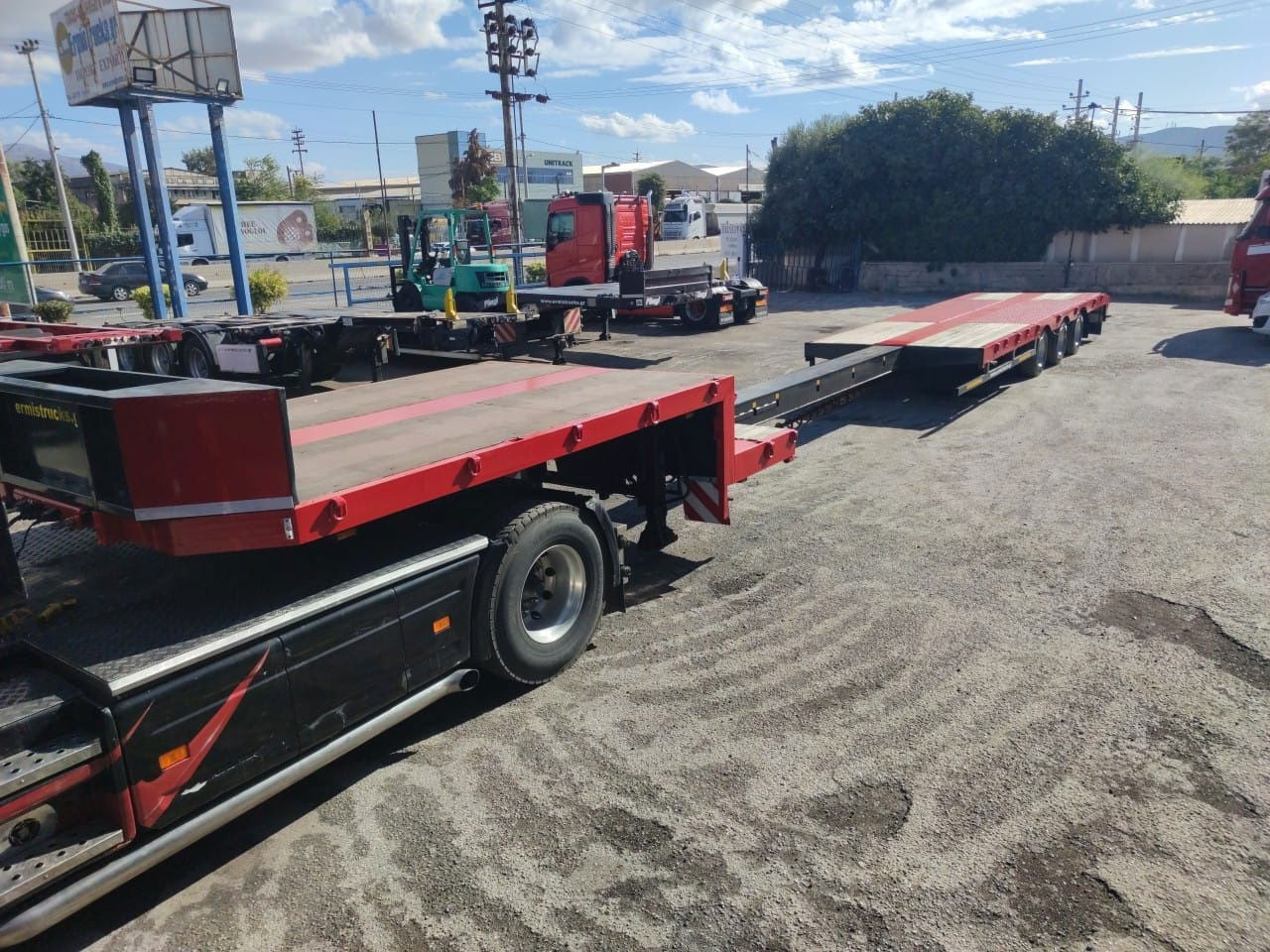 Lintrailers 3Lsdu18.30 - Низкорамный полуприцеп: фото 3 Lintrailers 3Lsdu18.30 - Низкорамный полуприцеп: фото 3