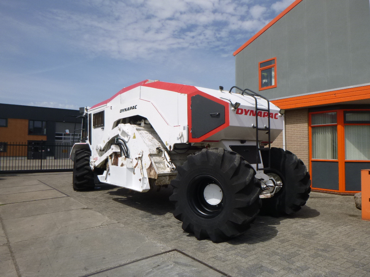 DYNAPAC DS400(RABAUD ROTOSTAB 525) - Стабилизатор грунта: фото 2 DYNAPAC DS400(RABAUD ROTOSTAB 525) - Стабилизатор грунта: фото 2