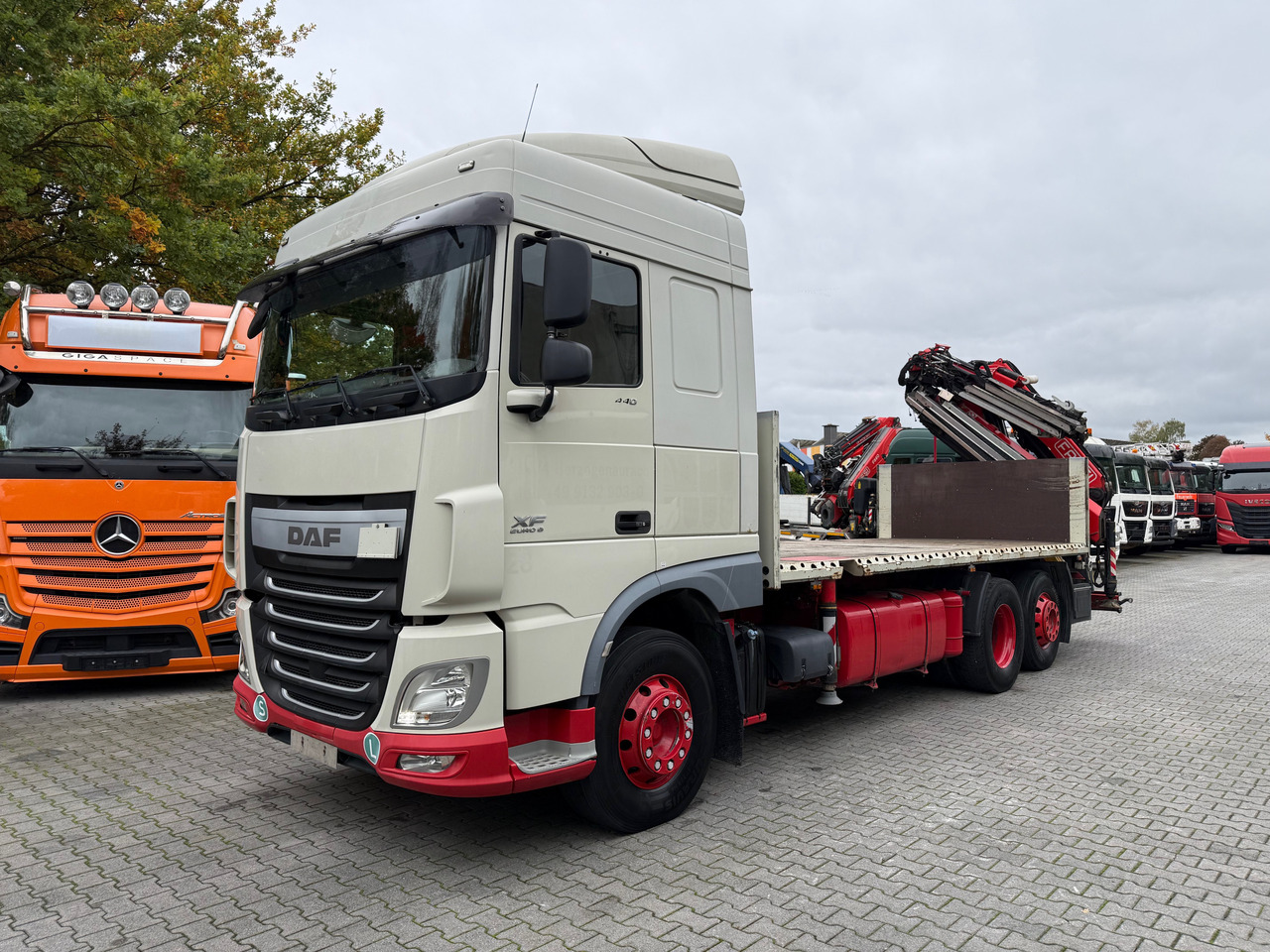 Daf XF440 6X2 Fassi 235 mit Jib bis 24.50 Meter - Грузовик бортовой/ Платформа, Автоманипулятор: фото 1 Daf XF440 6X2 Fassi 235 mit Jib bis 24.50 Meter - Грузовик бортовой/ Платформа, Автоманипулятор: фото 1