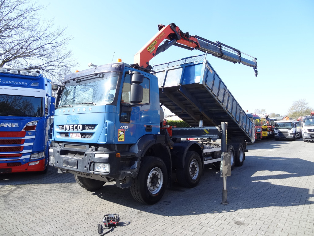 Iveco Trakker AD340T41 8X4 Kipper Kran Palfinger 23002 - Самосвал, Автоманипулятор: фото 1 Iveco Trakker AD340T41 8X4 Kipper Kran Palfinger 23002 - Самосвал, Автоманипулятор: фото 1