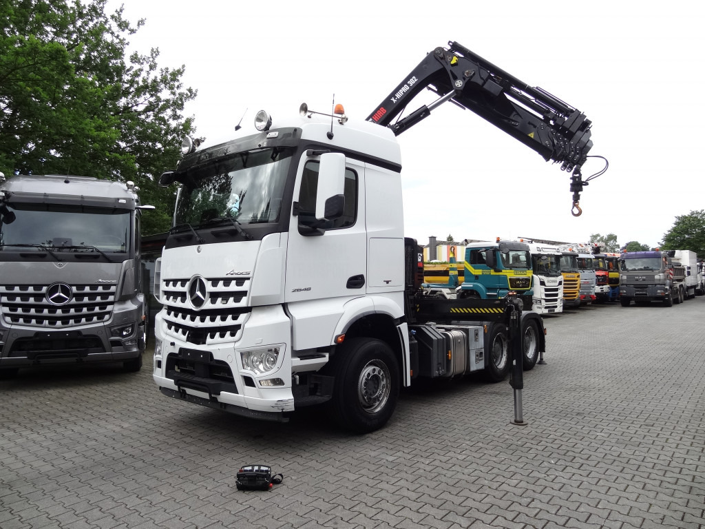 Mercedes-Benz Arocs 2648 LS 6X4 Kran Hiab X-HiPro 302 - Автоманипулятор, Тягач: фото 1 Mercedes-Benz Arocs 2648 LS 6X4 Kran Hiab X-HiPro 302 - Автоманипулятор, Тягач: фото 1