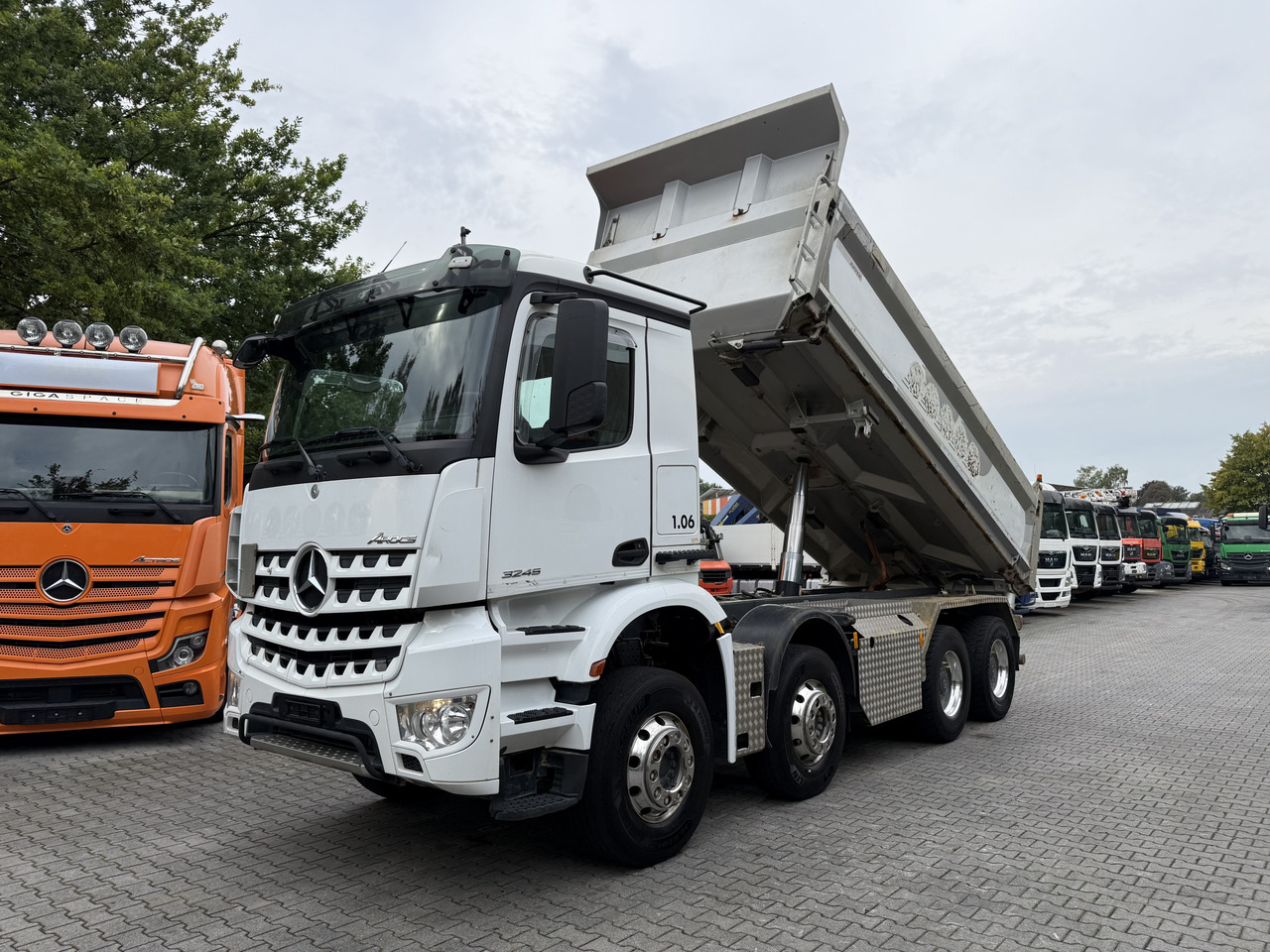 Mercedes-Benz Arocs 3245 K 8X4 - Самосвал: фото 1 Mercedes-Benz Arocs 3245 K 8X4 - Самосвал: фото 1
