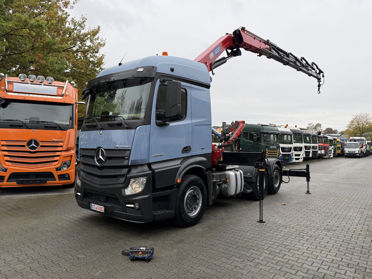 Mercedes-Benz Actros 2548 LS 6X2 Kran HMF 3220 bis 16 Meter - Тягач: фото 1 Mercedes-Benz Actros 2548 LS 6X2 Kran HMF 3220 bis 16 Meter - Тягач: фото 1