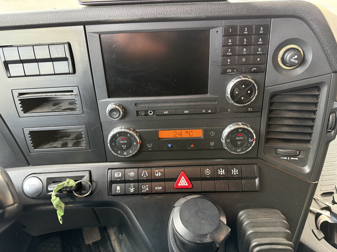 Mercedes-Benz Arocs 2653 6X4 Kran Kesla 2124L - Тягач: фото 2 Mercedes-Benz Arocs 2653 6X4 Kran Kesla 2124L - Тягач: фото 2