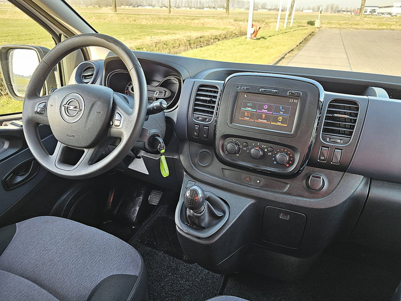 Фото интерьера 1: Микроавтобус, Пассажирский фургон Opel Vivaro 1.6 KOMBI 8+ 1, Incl BPM