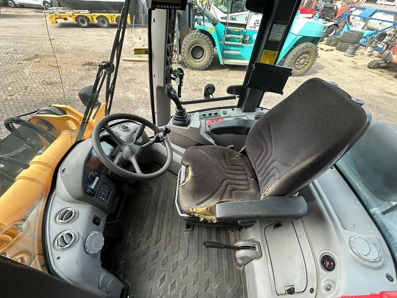 Колёсный погрузчик Volvo L45G: фото 9