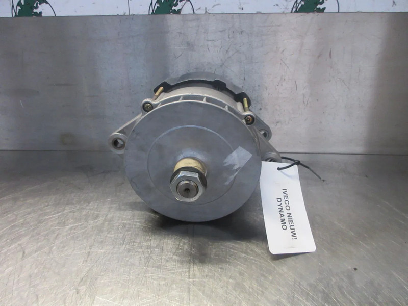 Iveco 0 120 689 524 BOSCH DYNAMO IVECO EURO 2 NIEUWE OP VOORRAAD - Генератор для Грузовиков: фото 2 Iveco 0 120 689 524 BOSCH DYNAMO IVECO EURO 2 NIEUWE OP VOORRAAD - Генератор для Грузовиков: фото 2