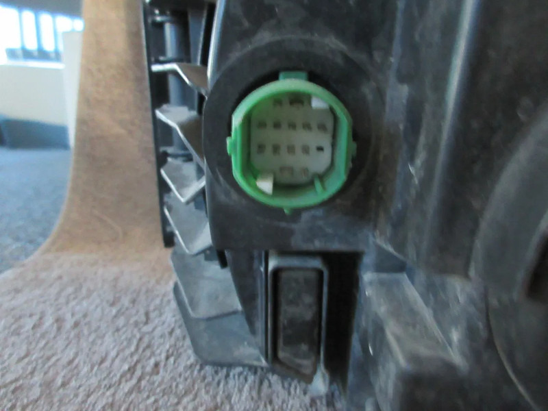 Iveco 5801898825 KOPLAMP HI WAY EURO 6 RECHTS KANT - Передняя фара для Грузовиков: фото 4 Iveco 5801898825 KOPLAMP HI WAY EURO 6 RECHTS KANT - Передняя фара для Грузовиков: фото 4