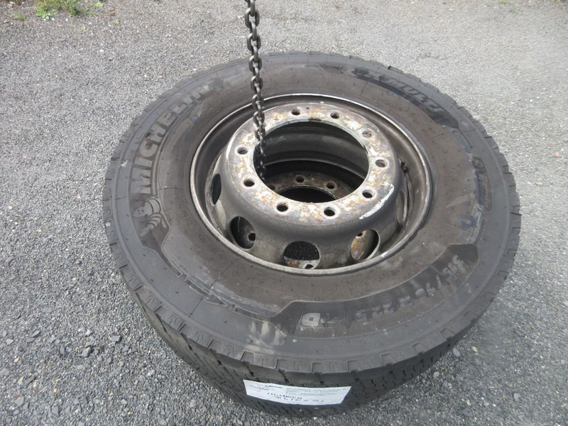 Michelin 315/70R22.5 // 2 X ACHTER BAND MET STAAL WIEL - Шина для Грузовиков: фото 4 Michelin 315/70R22.5 // 2 X ACHTER BAND MET STAAL WIEL - Шина для Грузовиков: фото 4