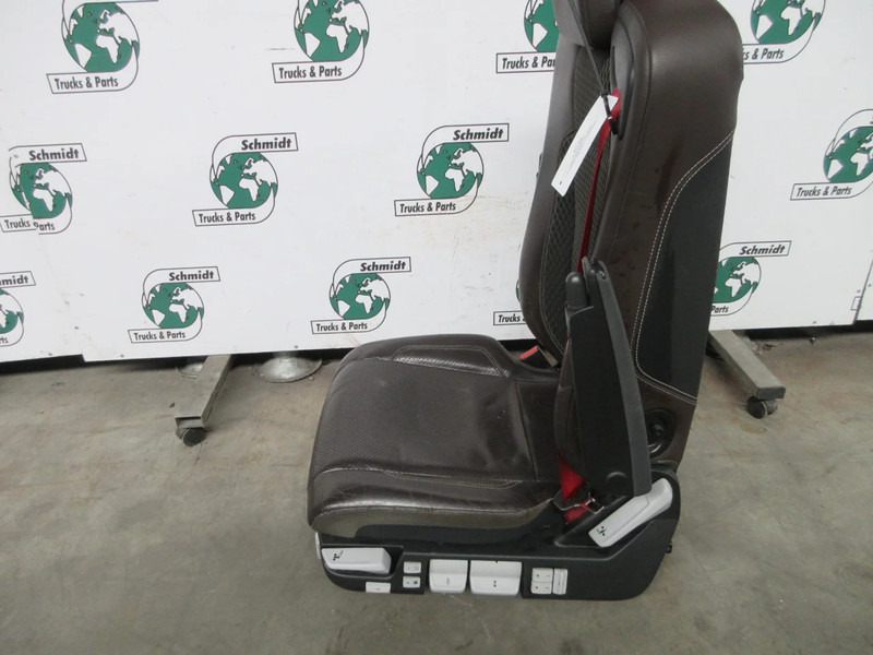 Renault 7484561374 BESTUURDERSTOEL T 520 EURO 6 - Сиденье для Грузовиков: фото 3 Renault 7484561374 BESTUURDERSTOEL T 520 EURO 6 - Сиденье для Грузовиков: фото 3