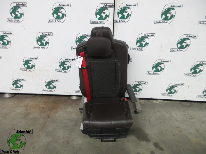 Renault 7484561430 BESTUURDERSTOEL T 520 EURO 6 - Сиденье для Грузовиков: фото 1 Renault 7484561430 BESTUURDERSTOEL T 520 EURO 6 - Сиденье для Грузовиков: фото 1