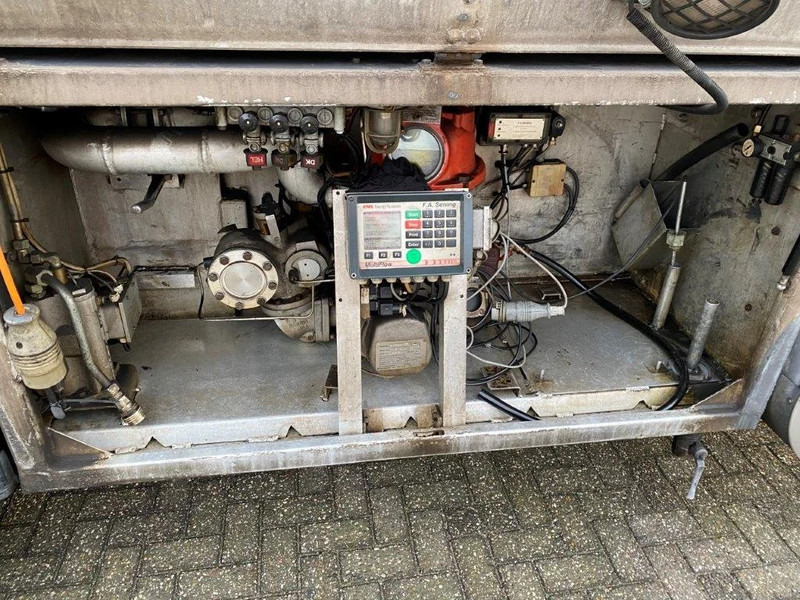 DAF 65CF-240 / FULL STEEL / POMP / 3 COMPARTIMENTS / 8350 LITER / ONLY:25969 KM / EURO-2 / MANUAL / GOOD CONDITION в лизинг DAF 65CF-240 / FULL STEEL / POMP / 3 COMPARTIMENTS / 8350 LITER / ONLY:25969 KM / EURO-2 / MANUAL / GOOD CONDITION: фото 11