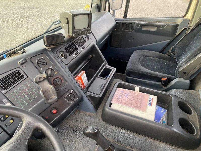 DAF 65CF-240 / FULL STEEL / POMP / 3 COMPARTIMENTS / 8350 LITER / ONLY:25969 KM / EURO-2 / MANUAL / GOOD CONDITION в лизинг DAF 65CF-240 / FULL STEEL / POMP / 3 COMPARTIMENTS / 8350 LITER / ONLY:25969 KM / EURO-2 / MANUAL / GOOD CONDITION: фото 16