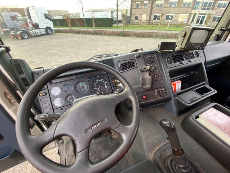 Фото интерьера 2: DAF 65CF-240 / FULL STEEL / POMP / 3 COMPARTIMENTS / 8350 LITER / ONLY:25969 KM / EURO-2 / MANUAL / GOOD CONDITION в лизинг DAF 65CF-240 / FULL STEEL / POMP / 3 COMPARTIMENTS / 8350 LITER / ONLY:25969 KM / EURO-2 / MANUAL / GOOD CONDITION