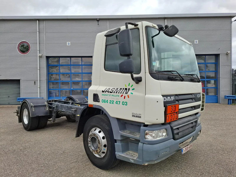DAF CF75-250 / ADR / ONLY:320740 KM / PTO / INLINER / ALCOA / GOOD CONDITION / MANUAL / EURO-5 / 2011 - Грузовик-шасси: фото 2 DAF CF75-250 / ADR / ONLY:320740 KM / PTO / INLINER / ALCOA / GOOD CONDITION / MANUAL / EURO-5 / 2011 - Грузовик-шасси: фото 2