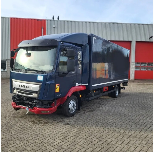 DAF LF 210 / ENGINE RUNNING / ONLY:120371 KM / PLATFORM:1000 KG / LWDS / AIRCO / AUTOMATIC / EURO-6 / 2022 - Грузовик с закрытым кузовом: фото 1 DAF LF 210 / ENGINE RUNNING / ONLY:120371 KM / PLATFORM:1000 KG / LWDS / AIRCO / AUTOMATIC / EURO-6 / 2022 - Грузовик с закрытым кузовом: фото 1