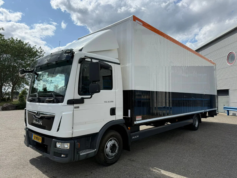 MAN TGL12.190 / NL TRUCK / ONLY:532353 KM / TUV:30-08-2025 / PLATFORM 1500KG / AIRCO / AUTOMATIC / EURO-6 / 2018 - Грузовик с закрытым кузовом: фото 1 MAN TGL12.190 / NL TRUCK / ONLY:532353 KM / TUV:30-08-2025 / PLATFORM 1500KG / AIRCO / AUTOMATIC / EURO-6 / 2018 - Грузовик с закрытым кузовом: фото 1