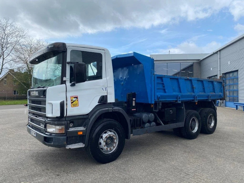 Scania 114-340 / 6X4 / 2 SIDE TIPPER / BIG AXLE / FULL-STEEL / DRUM BRAKES / MANUAL / 1999 - Самосвал: фото 1 Scania 114-340 / 6X4 / 2 SIDE TIPPER / BIG AXLE / FULL-STEEL / DRUM BRAKES / MANUAL / 1999 - Самосвал: фото 1