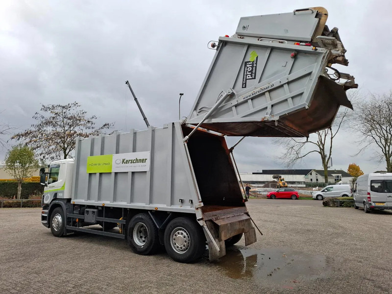 Scania P360 / RETARDER / ONLY:234640 KM / LENKACHSE / AIRCO / WORKING GARBAGE TRUCK / AUTOMATIC / EURO-5 / 2013 - Мусоровоз: фото 4 Scania P360 / RETARDER / ONLY:234640 KM / LENKACHSE / AIRCO / WORKING GARBAGE TRUCK / AUTOMATIC / EURO-5 / 2013 - Мусоровоз: фото 4