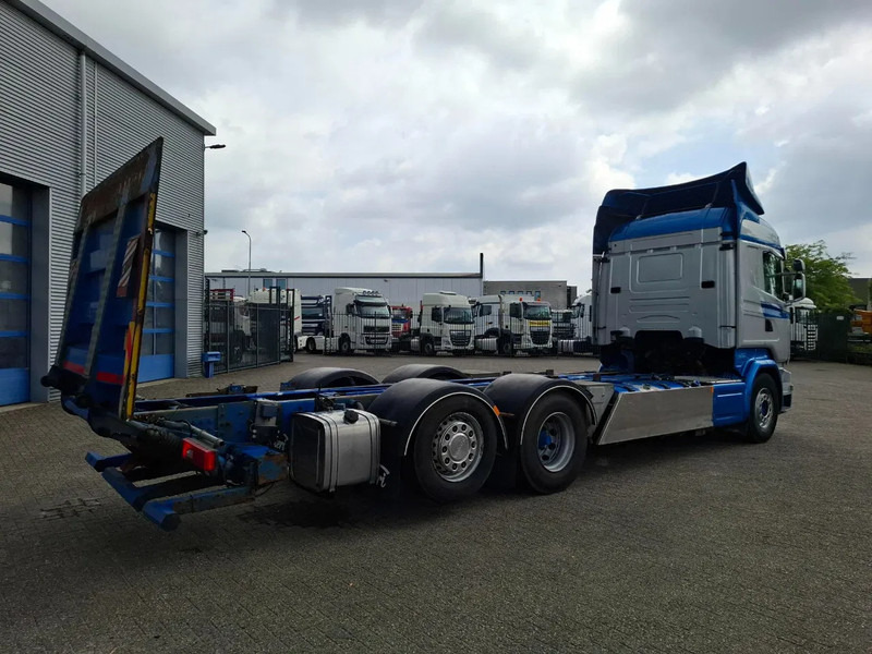 Scania R580 V8 / RETARDER / LIFT+LENKACHSE / FULL-AIR / PLATFORM 2000 KG / LEATHER / AIRCO / AUTOMATIC / EURO-6 / 2014 - Грузовик-шасси: фото 5 Scania R580 V8 / RETARDER / LIFT+LENKACHSE / FULL-AIR / PLATFORM 2000 KG / LEATHER / AIRCO / AUTOMATIC / EURO-6 / 2014 - Грузовик-шасси: фото 5