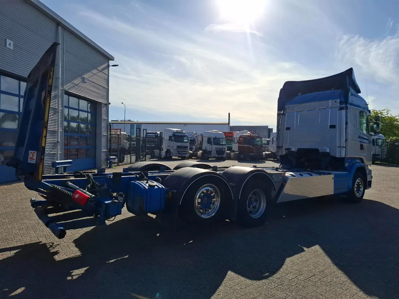 Scania R580 V8 / RETARDER / LIFT+LENKACHSE / FULL-AIR / PLATFORM 2000 KG / LEATHER / AIRCO / AUTOMATIC / EURO-6 / 2015 - Грузовик-шасси: фото 5 Scania R580 V8 / RETARDER / LIFT+LENKACHSE / FULL-AIR / PLATFORM 2000 KG / LEATHER / AIRCO / AUTOMATIC / EURO-6 / 2015 - Грузовик-шасси: фото 5