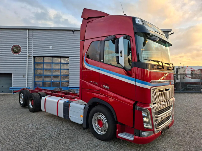 Volvo FH16-750 / BIG AXLE / VEB+ / ONLY:679711 KM / DYNAMIC STEERING / NAVI / LWDS / FULL-AIR / AUTOMATIC / EURO-6 / 2018 - Грузовик-шасси: фото 2 Volvo FH16-750 / BIG AXLE / VEB+ / ONLY:679711 KM / DYNAMIC STEERING / NAVI / LWDS / FULL-AIR / AUTOMATIC / EURO-6 / 2018 - Грузовик-шасси: фото 2