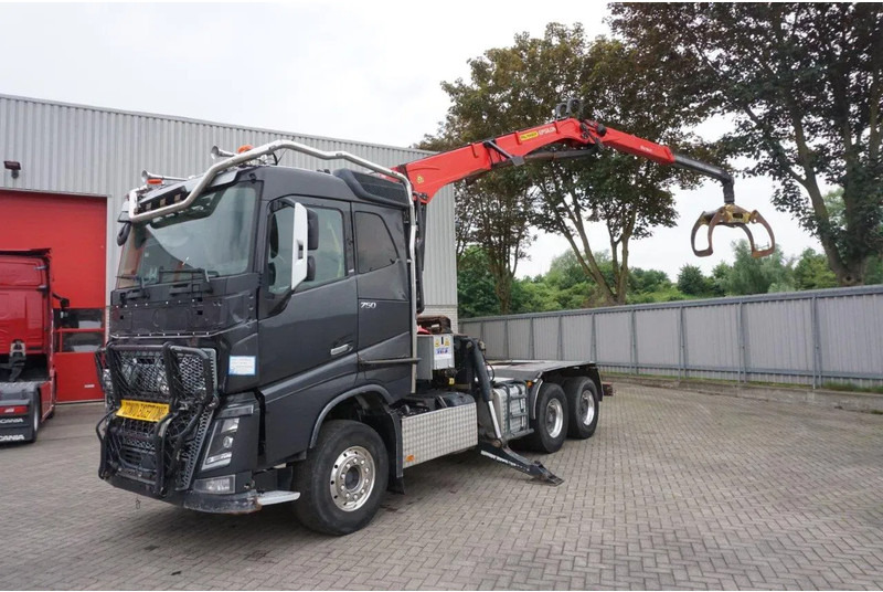 Volvo FH16-750 / ENGINE RUNNING / 6x4 / RETARDER / BIG AXLE / VEB+ / PALFINGER FD250 / EURO-6 / 2016 - Лесовоз, Автоманипулятор: фото 1 Volvo FH16-750 / ENGINE RUNNING / 6x4 / RETARDER / BIG AXLE / VEB+ / PALFINGER FD250 / EURO-6 / 2016 - Лесовоз, Автоманипулятор: фото 1