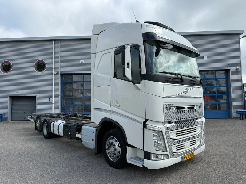 Volvo FH4-420 / NL TRUCK / DOUBLE TANK / PARKCOOL / BDF / VEB? / LWDS / FRIDGE / FULL-AIR / LIFT AXLE / AUTOMATIC / EURO-6 / 2016 - Грузовик-контейнеровоз/ Сменный кузов: фото 2 Volvo FH4-420 / NL TRUCK / DOUBLE TANK / PARKCOOL / BDF / VEB? / LWDS / FRIDGE / FULL-AIR / LIFT AXLE / AUTOMATIC / EURO-6 / 2016 - Грузовик-контейнеровоз/ Сменный кузов: фото 2