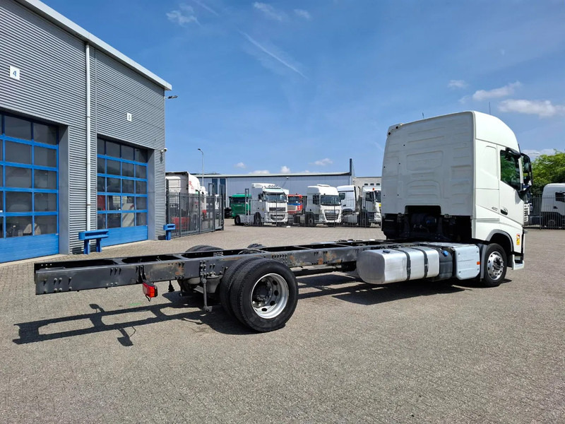 Volvo FH4-420 / PTO / DOUBLE TANK / I-PARKCOOL / VEB+ / LWDS / TUV:10-07-2025 / AUTOMATIC / EURO-6 / 2016 - Грузовик-шасси: фото 5 Volvo FH4-420 / PTO / DOUBLE TANK / I-PARKCOOL / VEB+ / LWDS / TUV:10-07-2025 / AUTOMATIC / EURO-6 / 2016 - Грузовик-шасси: фото 5