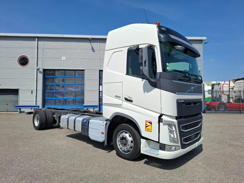 Volvo FH4-420 / PTO / DOUBLE TANK / I-PARKCOOL / VEB+ / LWDS / TUV:10-07-2025 / AUTOMATIC / EURO-6 / 2016 - Грузовик-шасси: фото 2 Volvo FH4-420 / PTO / DOUBLE TANK / I-PARKCOOL / VEB+ / LWDS / TUV:10-07-2025 / AUTOMATIC / EURO-6 / 2016 - Грузовик-шасси: фото 2