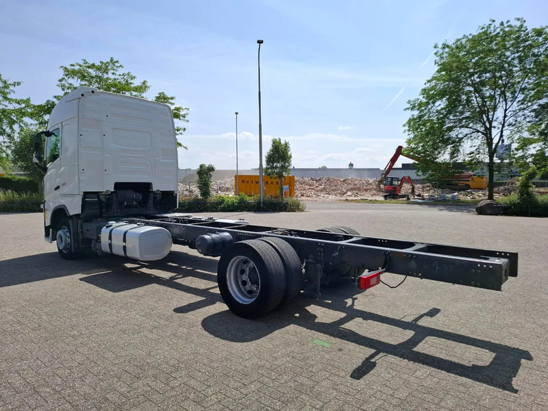 Volvo FH4-420 / PTO / DOUBLE TANK / I-PARKCOOL / VEB+ / LWDS / TUV:10-07-2025 / AUTOMATIC / EURO-6 / 2016 - Грузовик-шасси: фото 3 Volvo FH4-420 / PTO / DOUBLE TANK / I-PARKCOOL / VEB+ / LWDS / TUV:10-07-2025 / AUTOMATIC / EURO-6 / 2016 - Грузовик-шасси: фото 3
