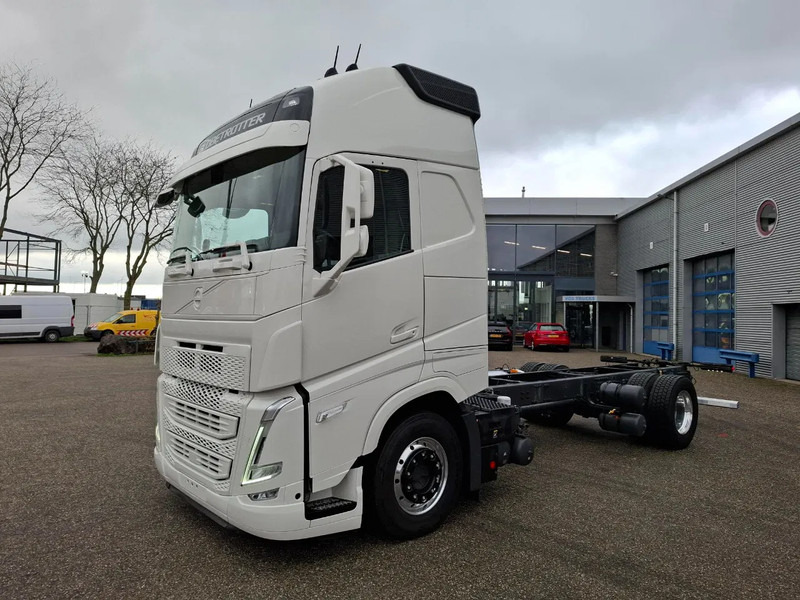 Volvo FH5-500 / XL / VEB+ / I-SAVE / I-PARKCOOL / ONLY:175784 KM / GERMAN TRUCK / FULL-AIR / WB:490 / ALCOA / LEATHER / 2023 - Грузовик-шасси: фото 1 Volvo FH5-500 / XL / VEB+ / I-SAVE / I-PARKCOOL / ONLY:175784 KM / GERMAN TRUCK / FULL-AIR / WB:490 / ALCOA / LEATHER / 2023 - Грузовик-шасси: фото 1