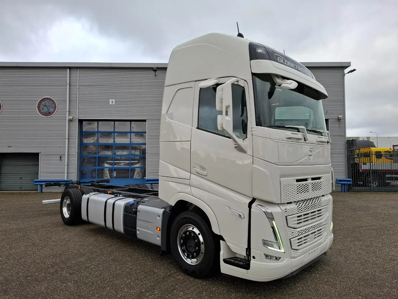 Volvo FH5-500 / XL / VEB+ / I-SAVE / I-PARKCOOL / ONLY:175784 KM / GERMAN TRUCK / FULL-AIR / WB:490 / ALCOA / LEATHER / 2023 - Грузовик-шасси: фото 2 Volvo FH5-500 / XL / VEB+ / I-SAVE / I-PARKCOOL / ONLY:175784 KM / GERMAN TRUCK / FULL-AIR / WB:490 / ALCOA / LEATHER / 2023 - Грузовик-шасси: фото 2