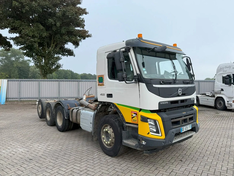 Volvo FMX 450 / ENGINE RUNNING / 8X4 / VEB / ONLY:260642 KM / PTO / LIFT+LENKACHSE / ALCOA / AUTOMATIC / EURO-6 / 2014 - Грузовик-шасси: фото 2 Volvo FMX 450 / ENGINE RUNNING / 8X4 / VEB / ONLY:260642 KM / PTO / LIFT+LENKACHSE / ALCOA / AUTOMATIC / EURO-6 / 2014 - Грузовик-шасси: фото 2