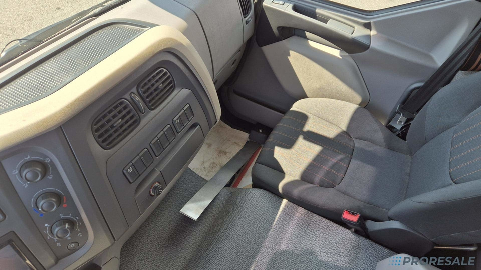 DAF LF 290 FA Sleeper Cab EURO 6 - valník s plachtou в лизинг DAF LF 290 FA Sleeper Cab EURO 6 - valník s plachtou: фото 7