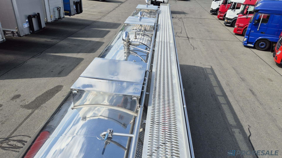 OSTATNÍ SEKA SPSTT/11C/38A1 - Potravinářská cisterna výpustná 31 m3 - 3 komory - Полуприцеп-цистерна: фото 4 OSTATNÍ SEKA SPSTT/11C/38A1 - Potravinářská cisterna výpustná 31 m3 - 3 komory - Полуприцеп-цистерна: фото 4