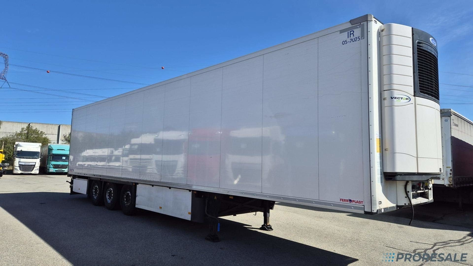 SCHMITZ CARGOBULL SKO 24/L - 13.4 FP60 COOL - mrazírenský návěs + diesel-ekektrický agregát CARRIER VECTOR 1550 - Полуприцеп-рефрижератор: фото 1 SCHMITZ CARGOBULL SKO 24/L - 13.4 FP60 COOL - mrazírenský návěs + diesel-ekektrický agregát CARRIER VECTOR 1550 - Полуприцеп-рефрижератор: фото 1
