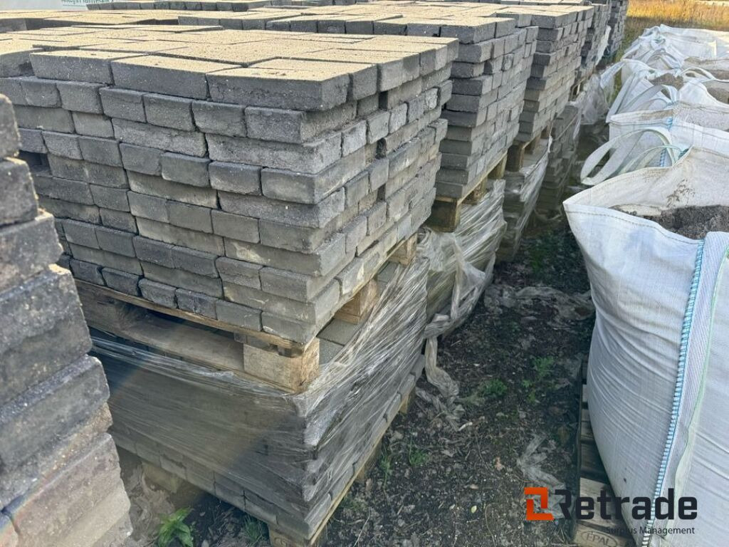 30 paller med optaget beton klinker. Mørk grå / 23x11x5cm. - Строительное оборудование: фото 1 30 paller med optaget beton klinker. Mørk grå / 23x11x5cm. - Строительное оборудование: фото 1