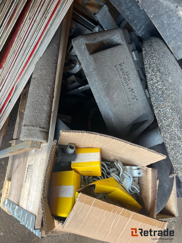 Føtter og div deler til veiskilt - Строительное оборудование: фото 4 Føtter og div deler til veiskilt - Строительное оборудование: фото 4