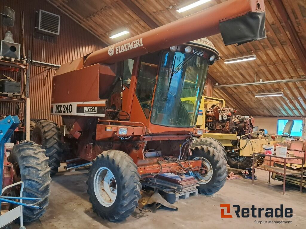 Mejetærsker FIATAGRI MX 240 Laverna - Зерноуборочный комбайн: фото 3 Mejetærsker FIATAGRI MX 240 Laverna - Зерноуборочный комбайн: фото 3