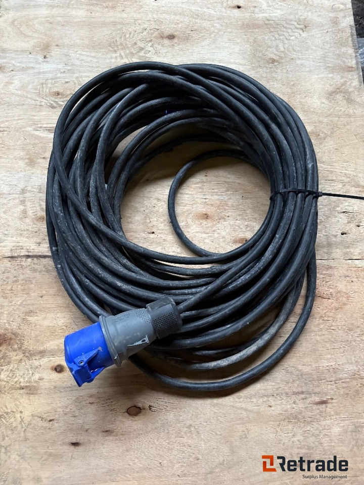 Mengder med Strømkabler og 2 stk strømbokser - Промышленное оборудование: фото 5 Mengder med Strømkabler og 2 stk strømbokser - Промышленное оборудование: фото 5