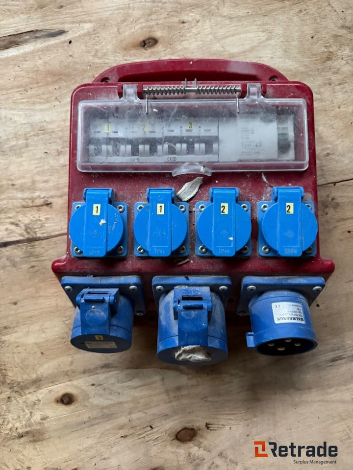 Mengder med Strømkabler og 2 stk strømbokser - Промышленное оборудование: фото 1 Mengder med Strømkabler og 2 stk strømbokser - Промышленное оборудование: фото 1