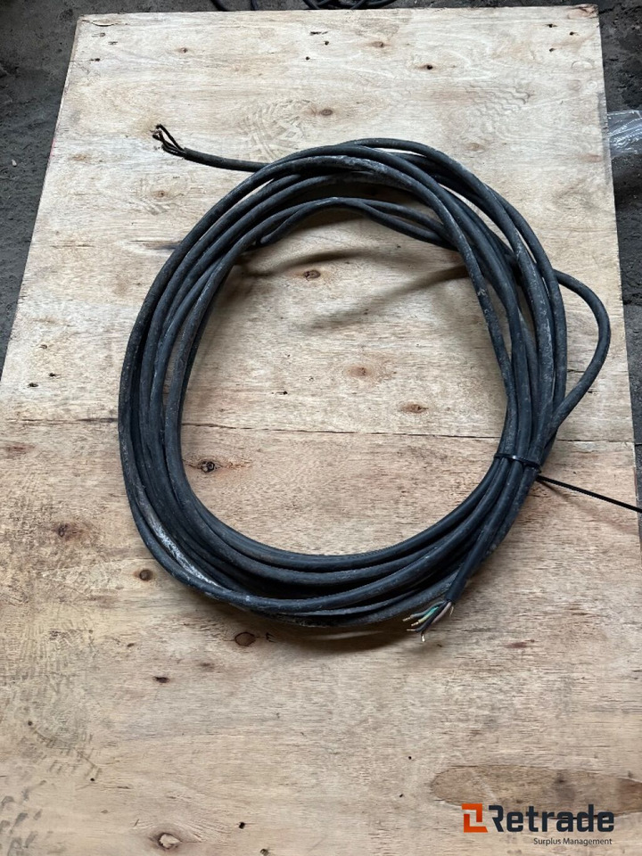 Mengder med Strømkabler og 2 stk strømbokser - Промышленное оборудование: фото 4 Mengder med Strømkabler og 2 stk strømbokser - Промышленное оборудование: фото 4