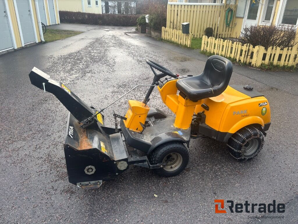 Gräsklippare Stiga Park Jubilee med snöslunga - Сельскохозяйственная техника: фото 1 Gräsklippare Stiga Park Jubilee med snöslunga - Сельскохозяйственная техника: фото 1