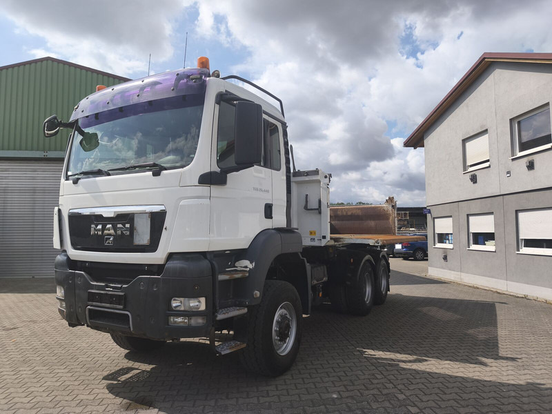 MAN MAN TGS 26.440 Kipper 6x6 Bordmatik Rollplane AHK Euro 5 - Самосвал: фото 1 MAN MAN TGS 26.440 Kipper 6x6 Bordmatik Rollplane AHK Euro 5 - Самосвал: фото 1