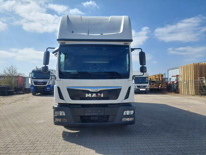 MAN TGL 8.220 - Тентованный грузовик: фото 3 MAN TGL 8.220 - Тентованный грузовик: фото 3